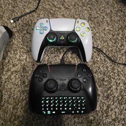 2 * Playstation 5 Controllers 