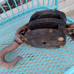 ANTIQUE BOAT OR FARMHOUSE PULLEY 