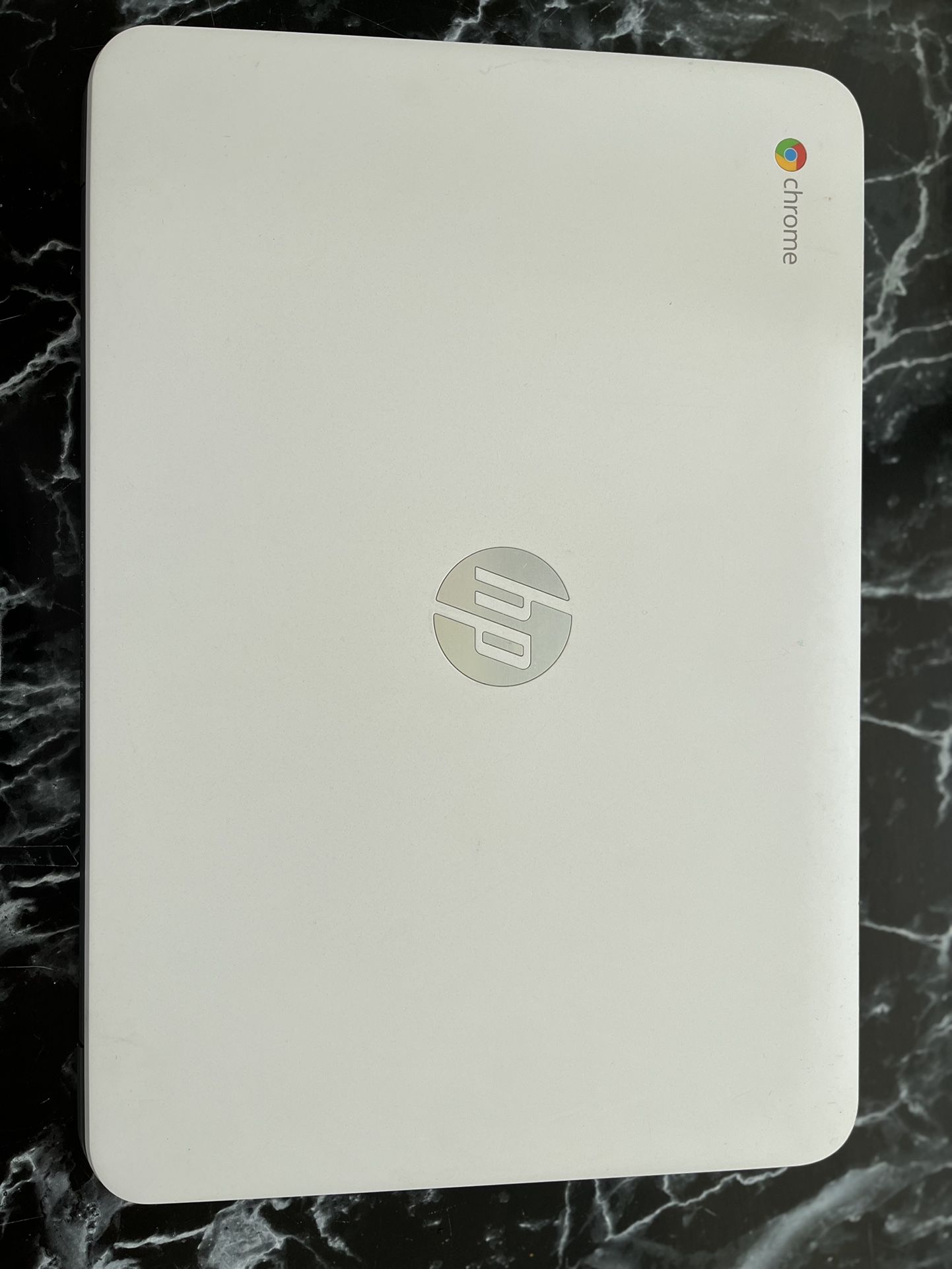 HP CHROMEBOOK LAPTOP 24” 4 GB RAM