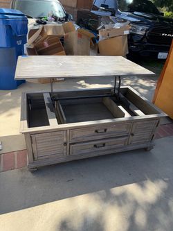Rising coffee table