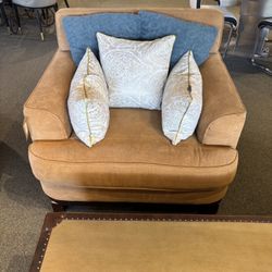 Caramel Chair w/ 3 white & gold accent pillows As Is (missing back cushion) - SKU: 6KSC6H