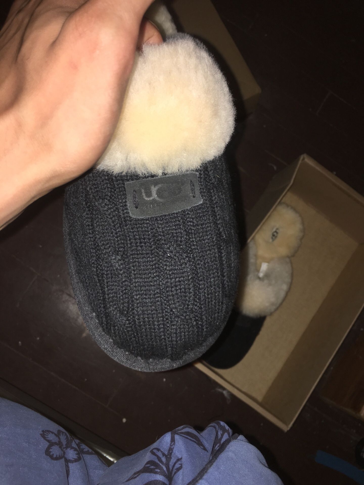 Size 9.5 ugg slippers