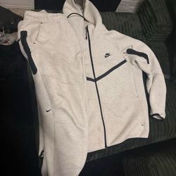 Nike tech