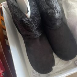 Women’s Size 8 Black Boots
