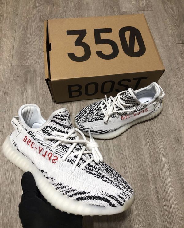 Yeezy boost v2 zebra sneakers size 6.5 in hand for Sale in Orlando, FL