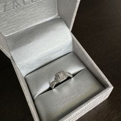 10K White Gold - Princess-Cut Diamond Frame - Wedding Engagement Ring
