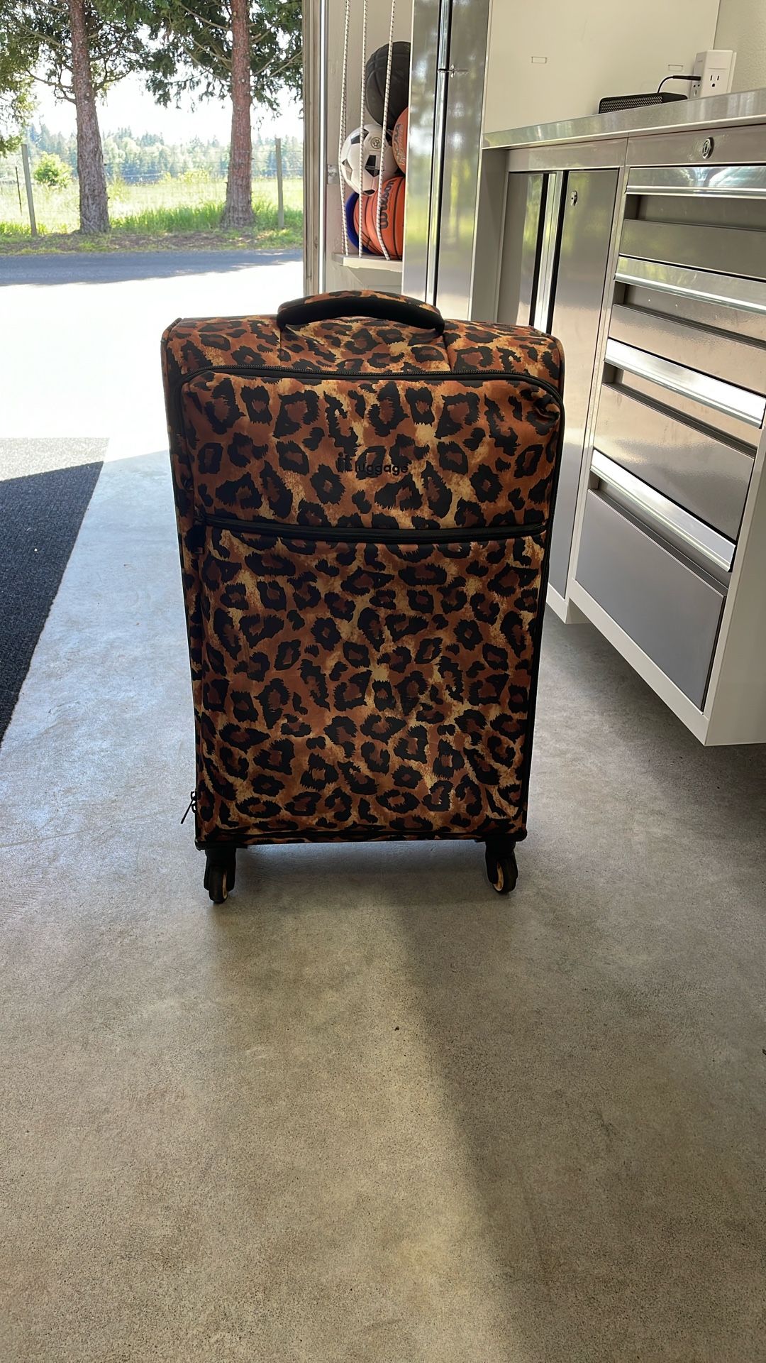 IT Luggage Leopard Print