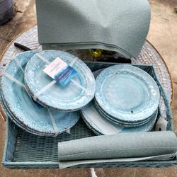 Outdoor Plates, Serving Tray And Place Mats