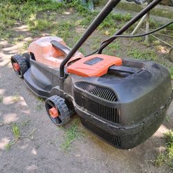 SMALL ELECTRIC LAWN MOWER $20 PICK UP IN SUN VALLEY 