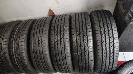 Tengo 6 llantas hankoook dynapro HT LT 225/75/r/16 año 2023 95% de vida 