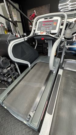Star Trac 8 Series TRX Treadmill w/LCD Console