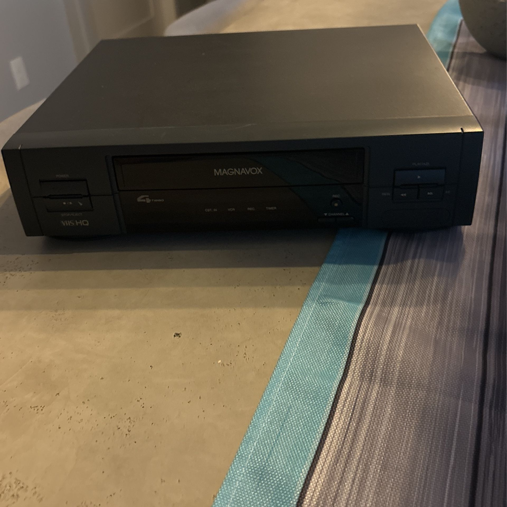 VCR - Magnavox Model Vr9330