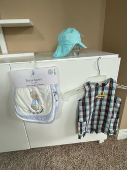 Boys 6 months Carter's Baby Romper, NEW infant newborn baby Sun Hat, w tags Peter Rabbit Burp Cloths