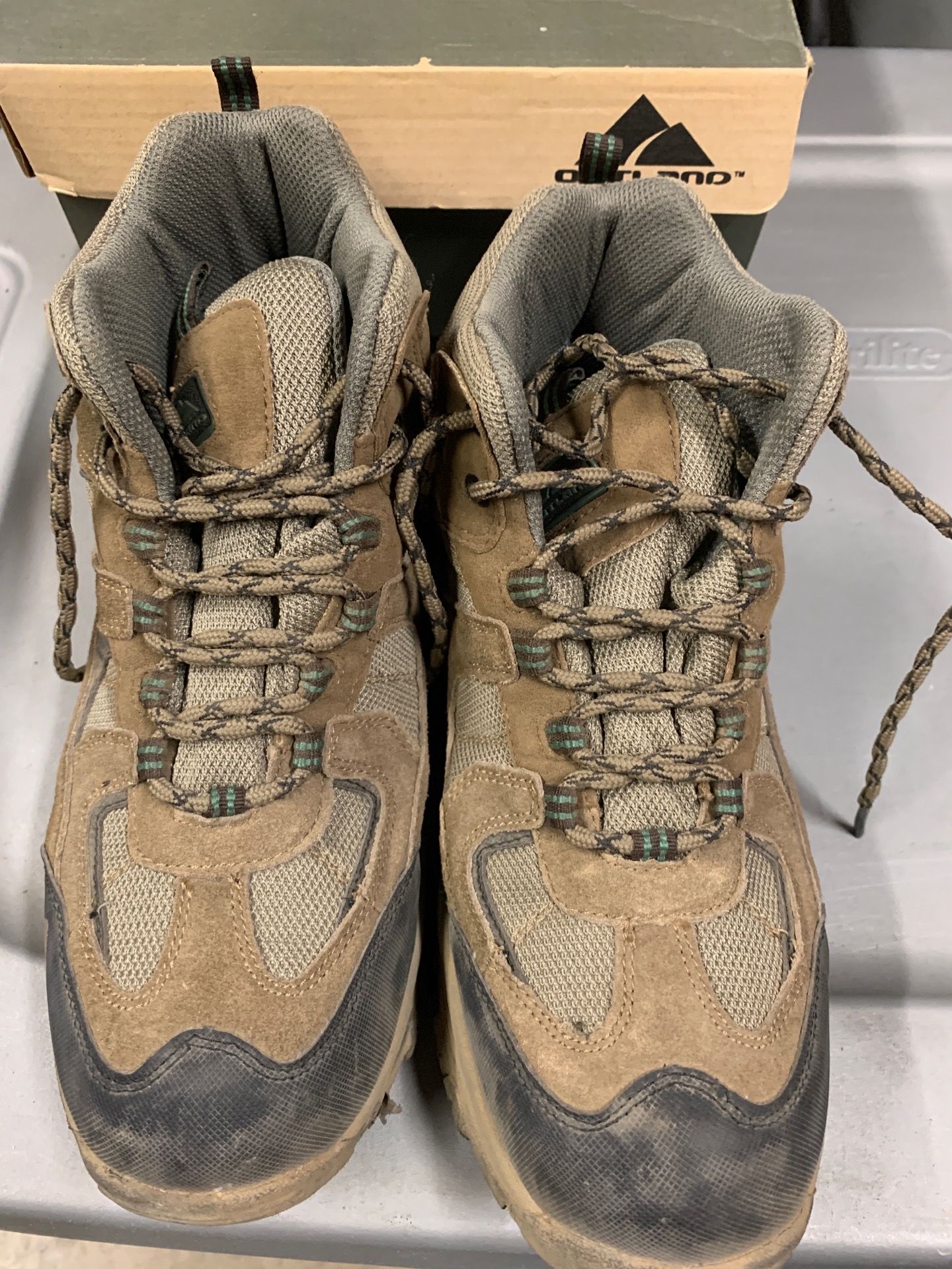 Kids Outland Hiking Boots size 7 Like New