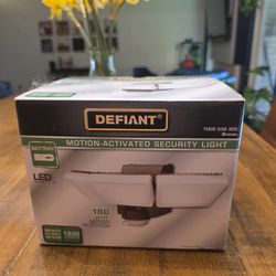 Defiant 1200-Lumen Motion Security Light | Battery Operated | Bronze | New in Box