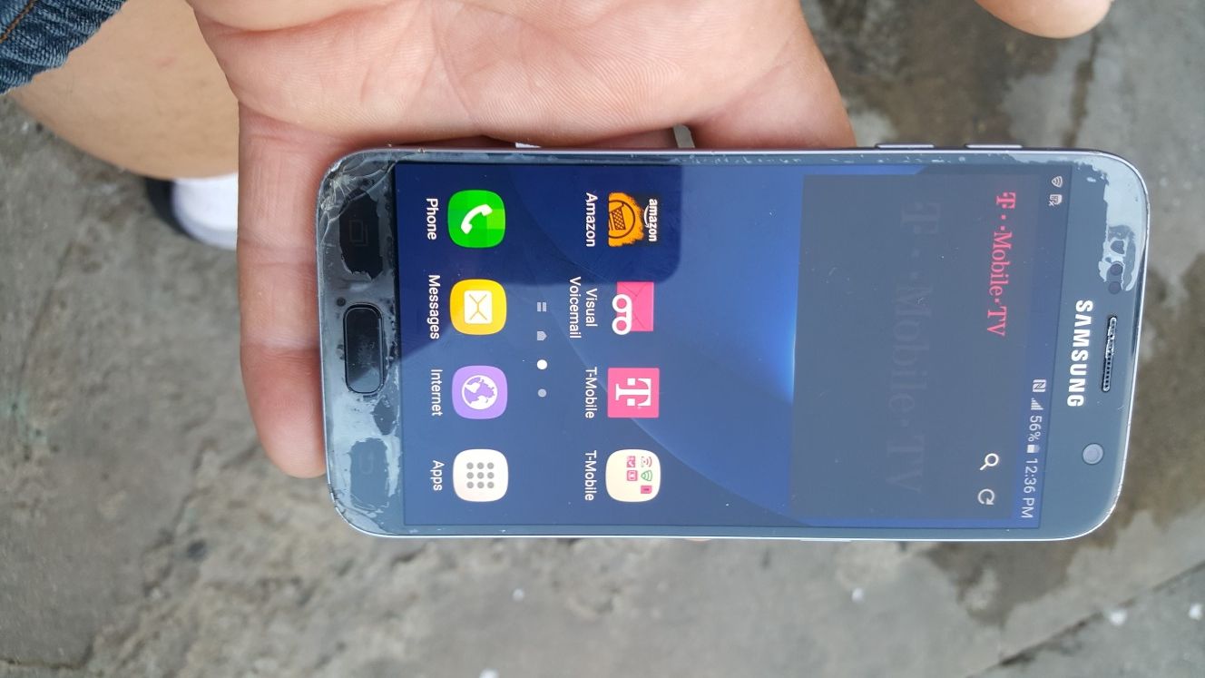 Samsung galaxy s7 deslaquiado todo vien nomas tiene descarapelado