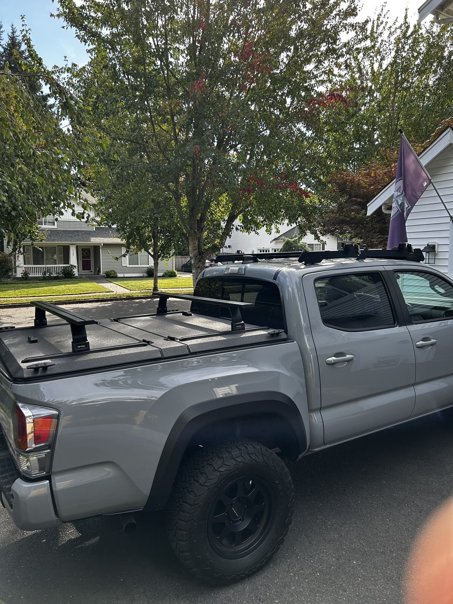Diamondback SE cover with Front Runner rack and Slimsport roof rack. Fits 3rd Gen Toyota Tacoma DCSB