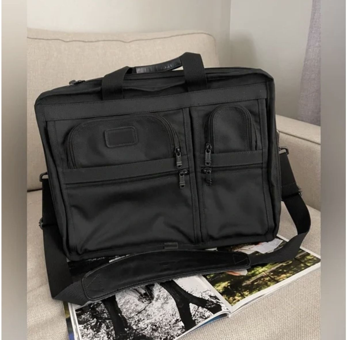 Tumi Alpha Briefcase /Laptop /Shoulder Messenger Bag 2624 D3 In Black