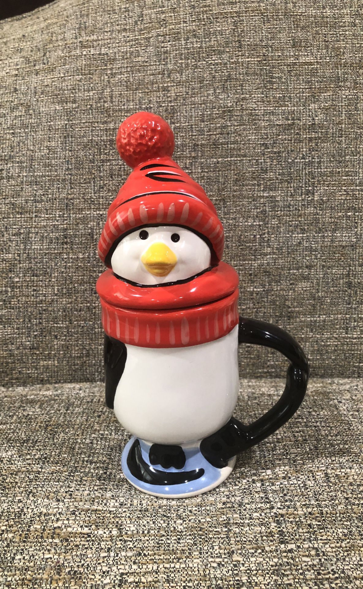 Pfaltzgraff Penguin Skate Lidded Figural Coffee Cocoa Mug Cup