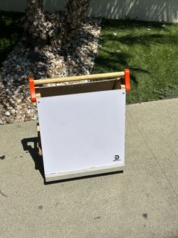 Discovery Tabletop Easel - Whiteboard and Chalkboard