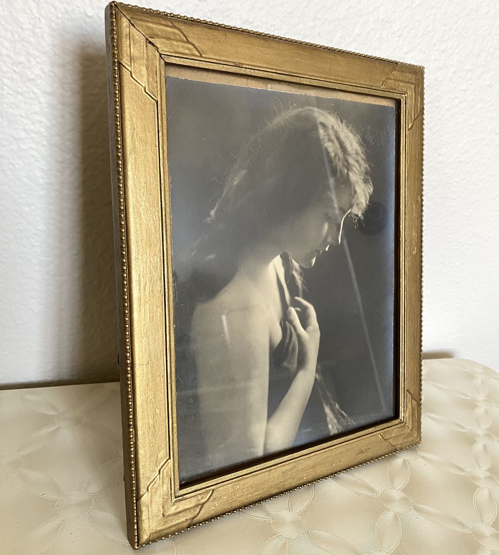 🌿 Beautiful lady antique framed photo