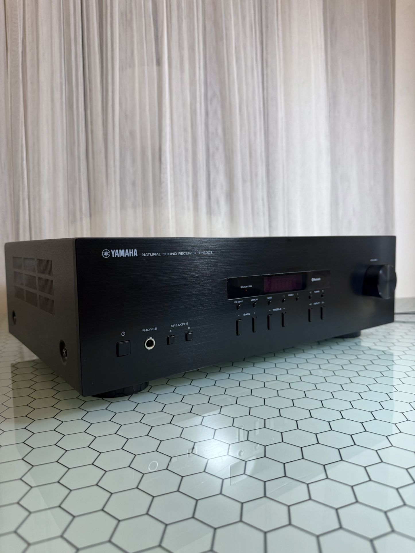 YAMAHA R-S202BL Stereo Receiver