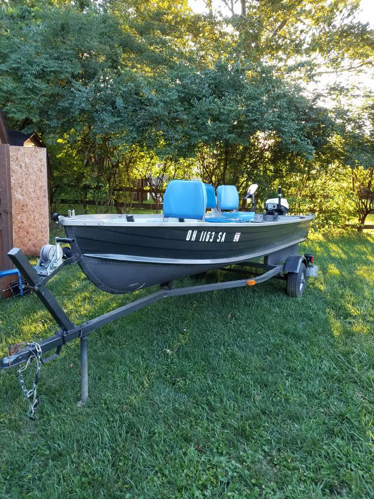 14 Ft Starcraft aluminum fishing boat with trailer and motors.