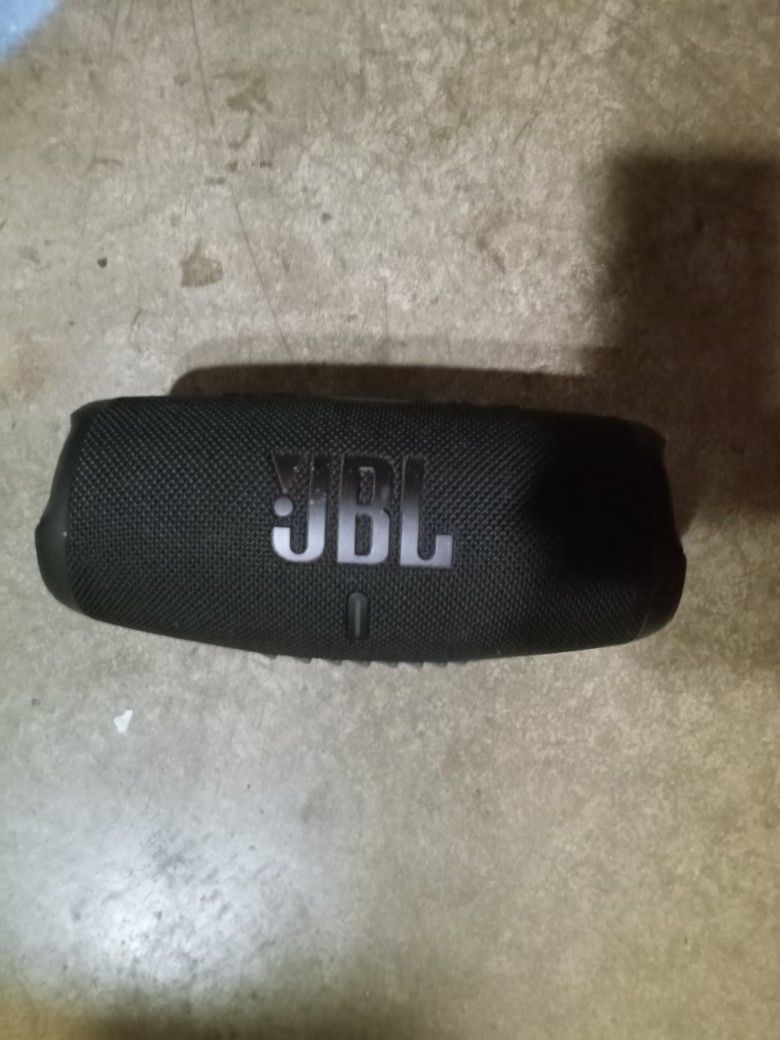 JBL Charge 5