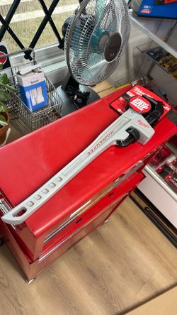 New Milwaukee 24” ALUMINUM pipe wrench-pick up only