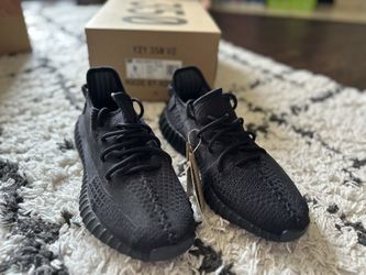 Yeezy Boost 350 V2 - Men Size 9 - New - All Black 