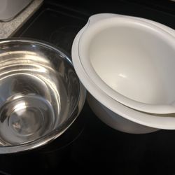 3 mixing bowls