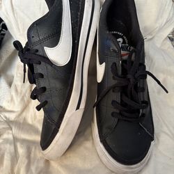 Kids 4.5y Nike shoes