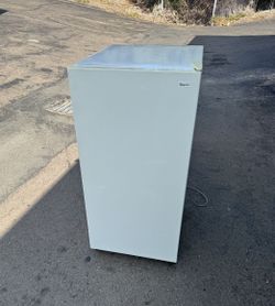 Hard To Find 9 Cubic Upright Freezer Free Local Delivery/30 Day Warranty