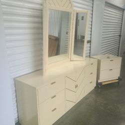 Broyhill Vintage Queen Bedroom Furniture Set