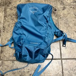 Osprey skimmer 16L hiking backpack sapphire blue