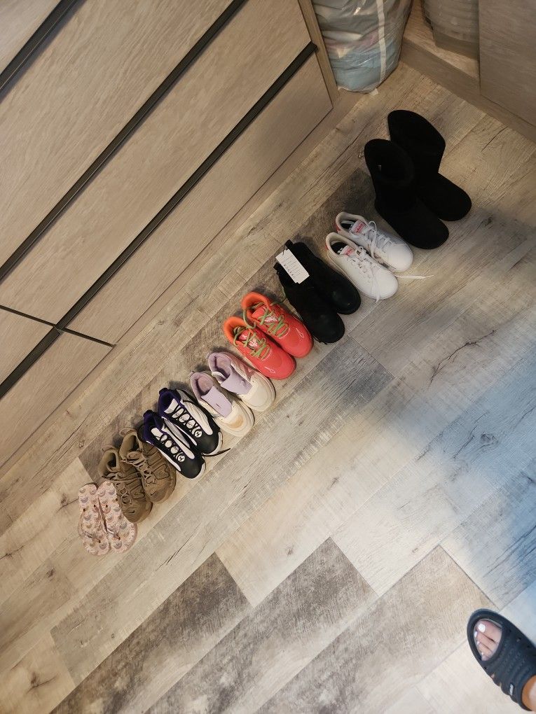 Size 2Y Kids Shoes For 6, 7 And 8 Year's Old