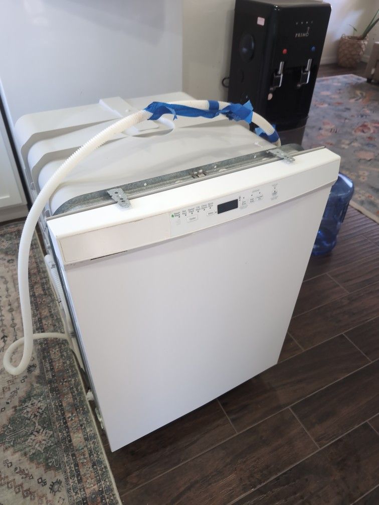 Working Dishwasher With Hose Needs Plug Will Deliver