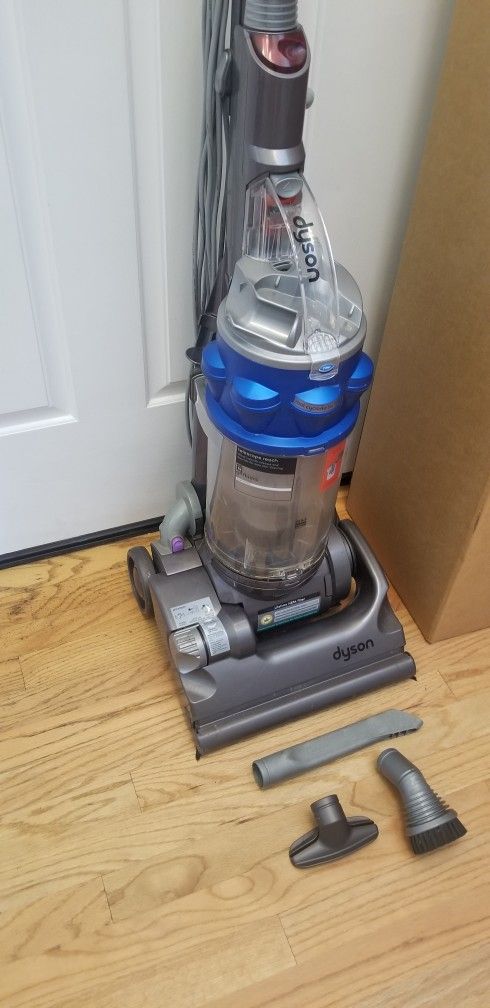 NEW cond DYSON ANIMAL VACUUM WITH COMPLETE ATTACHMENTS , AMAZING POWER SUCTION , WORKS EXCELLENT , IN THE BOX Appliances