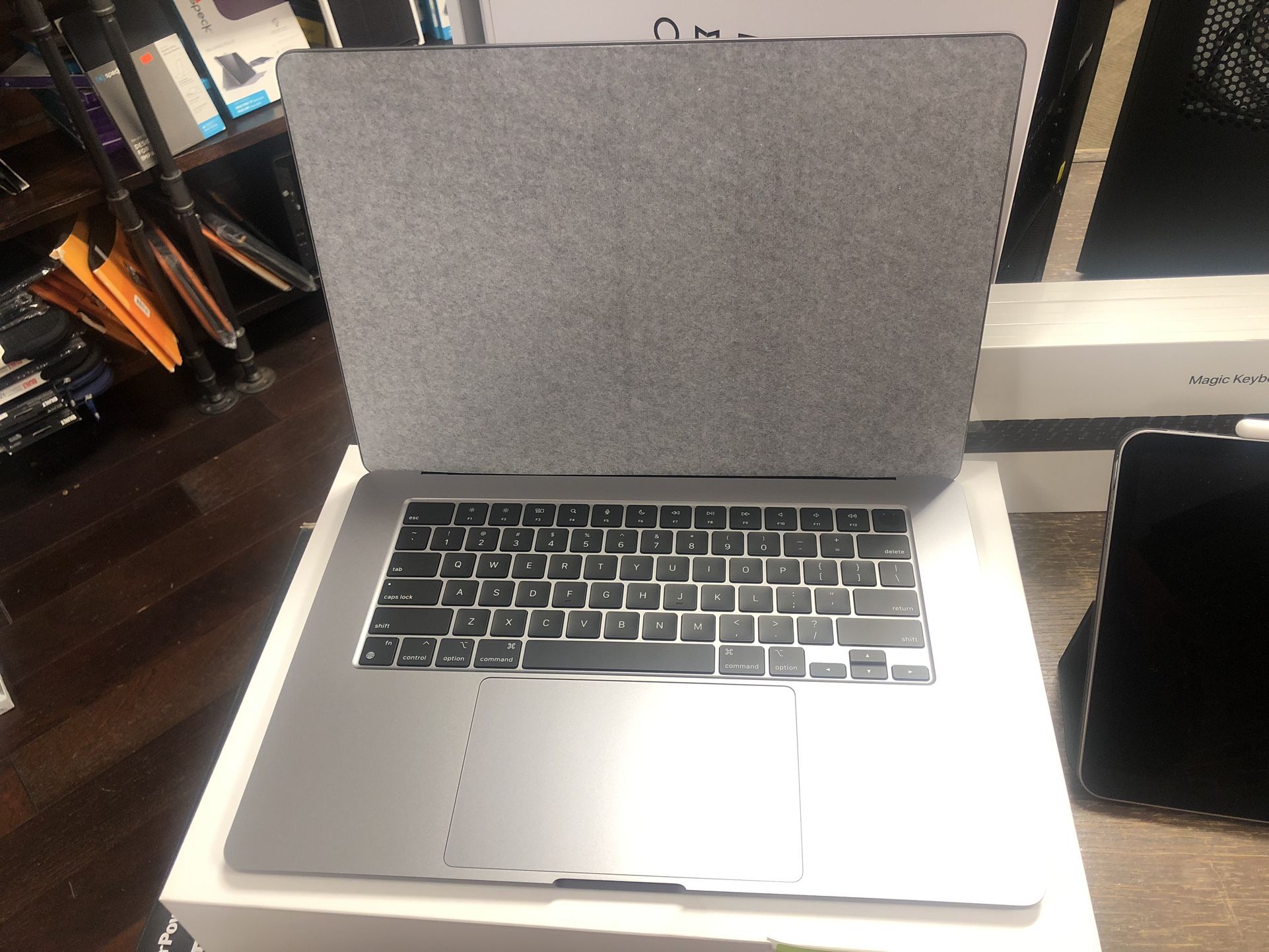 💻 2024 Apple MacBook Air 15" M3 Chip – Silver Price: $999.98