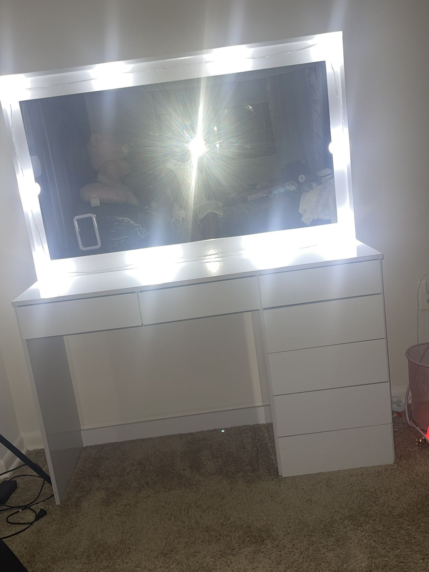 White vanity mirror (comes with Lights) 