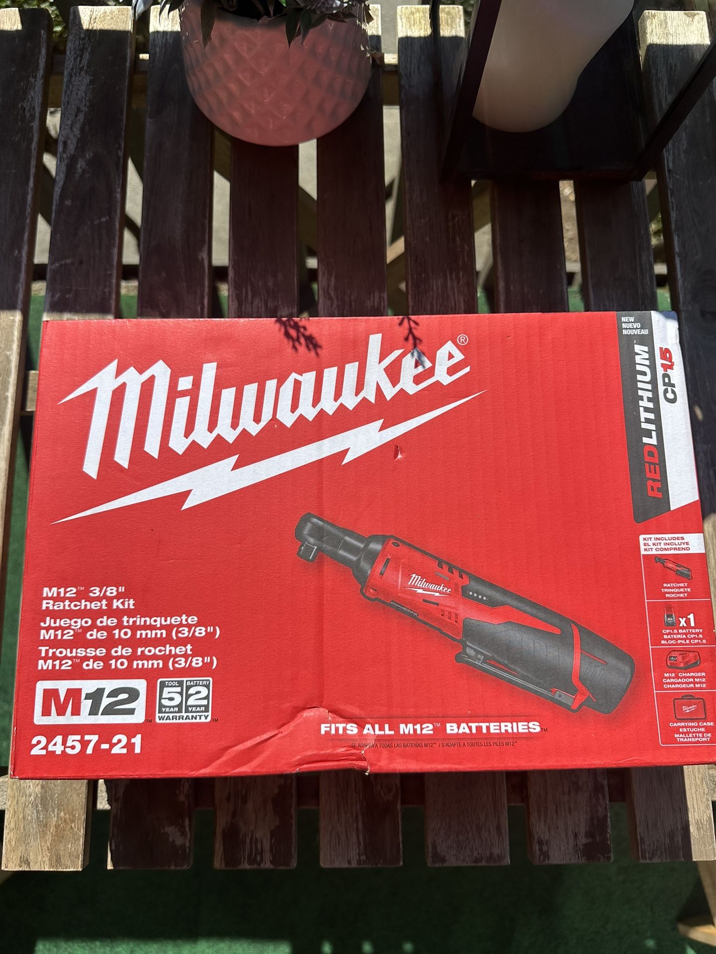 Milwaukee Ratchet 3/8 KIT battery 1.5ah charger bag