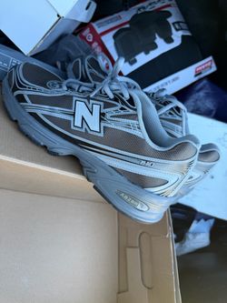 New Balance 740 Sneakers 9.5 almost new
