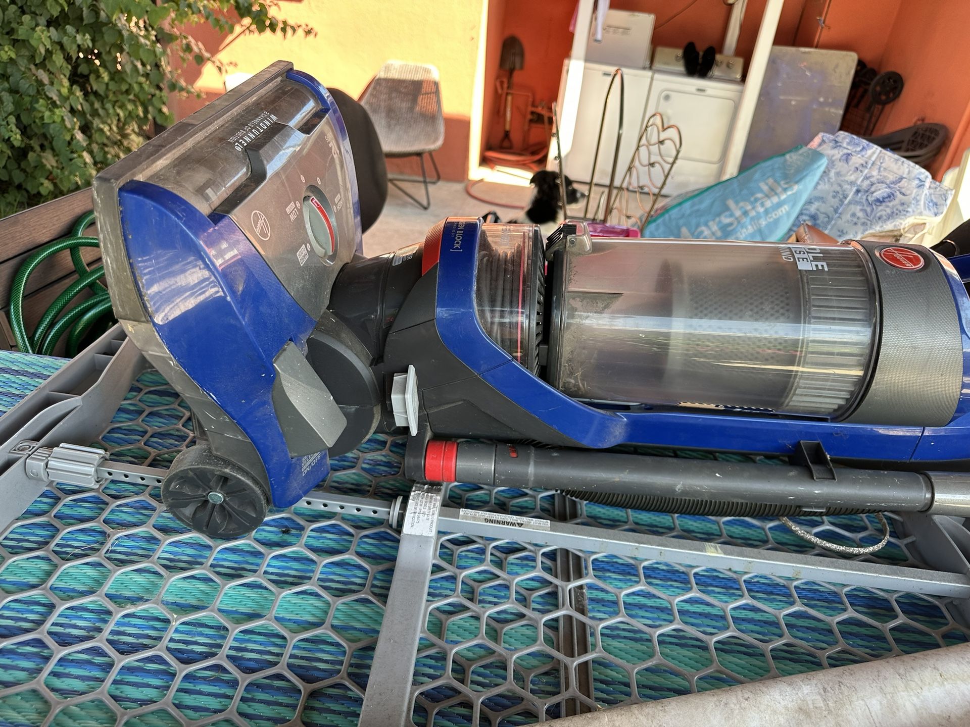 Vacuum Magazines Rack