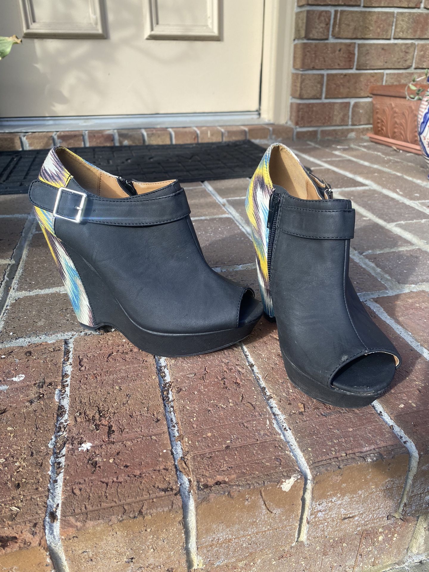 Size 6 Wedges With Aztec Heel
