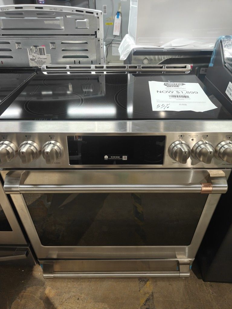 Cafe oven range with microwave hood
