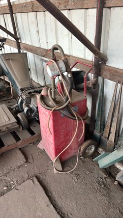 Hand pump fuel tank
