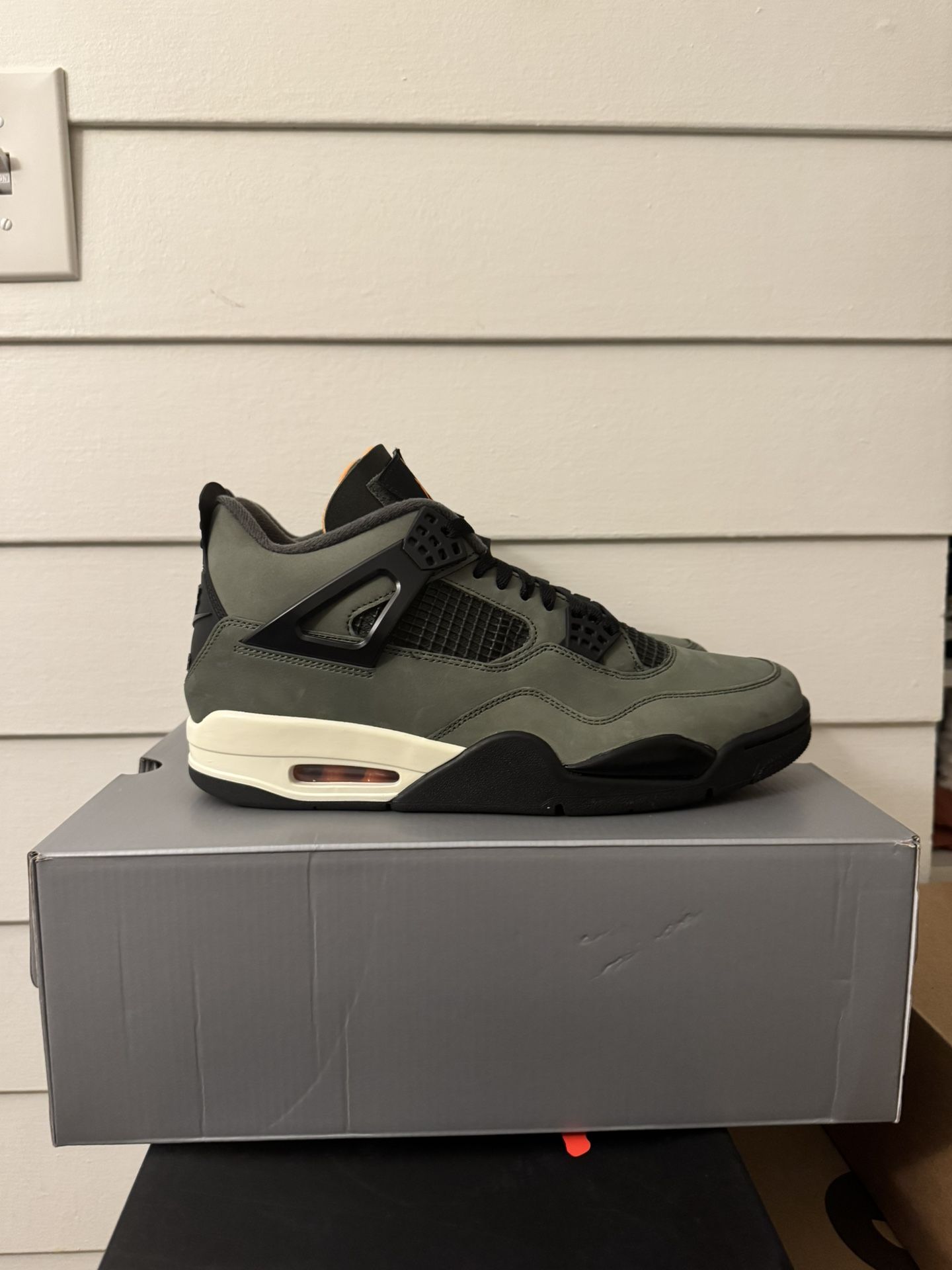 Jordan 4 Undefeated Size 11