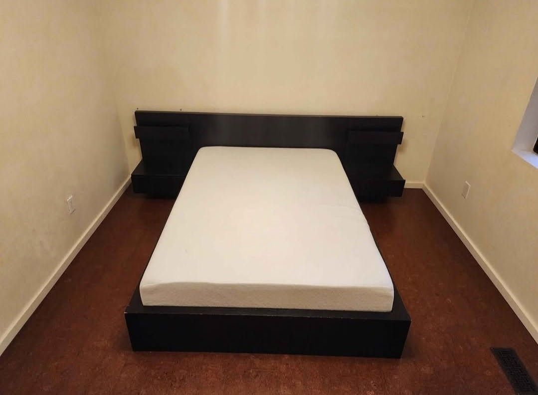 Bed Frame and Box Springs (Size Full)