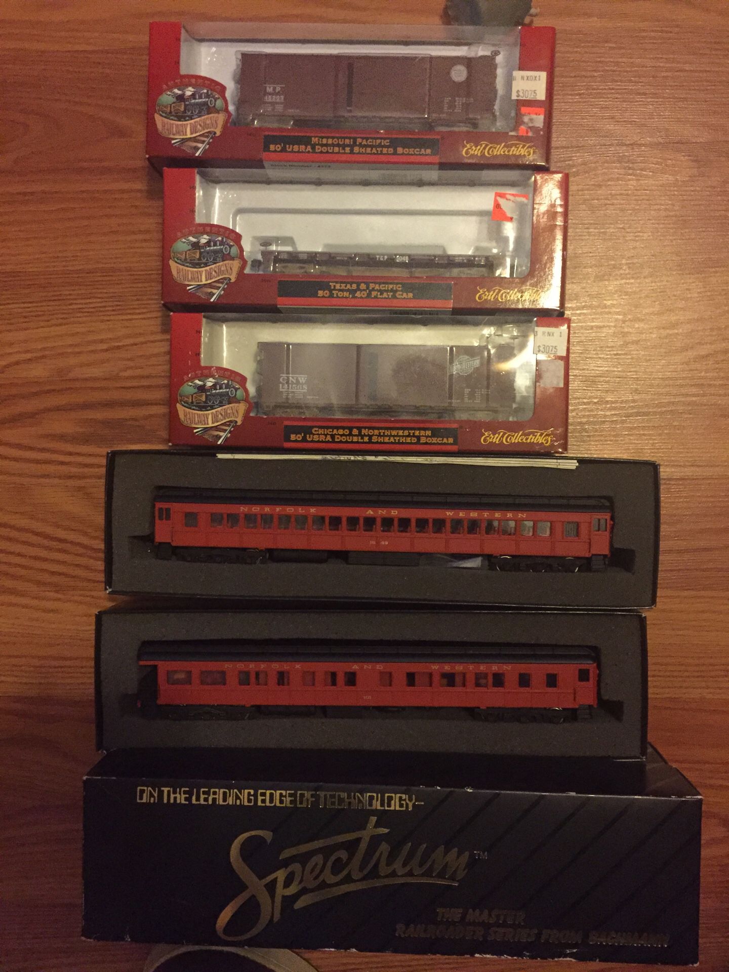 Spectrum and ertl collectibles train wagons
