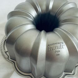 Nordic Ware Professional-Grade 60th Anniversary Cast Aluminum Silver/Gold Bundt Pan – Model 50037  Silver Platinum Exterior with Gold Premium Interior